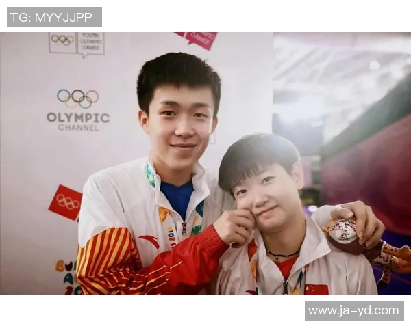 王楚钦与搭档混双战术磨合逐步深入展现出良好默契与配合能力 王楚钦与搭档混双战术磨合逐步深入展现出良好默契与配合能力