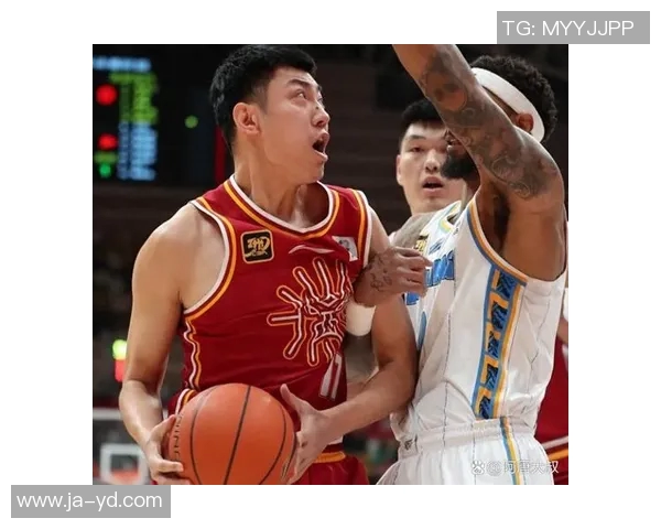 吴少聪精彩拦截传球展现出色防守能力助力球队逆转比赛 吴少聪精彩拦截传球展现出色防守能力助力球队逆转比赛