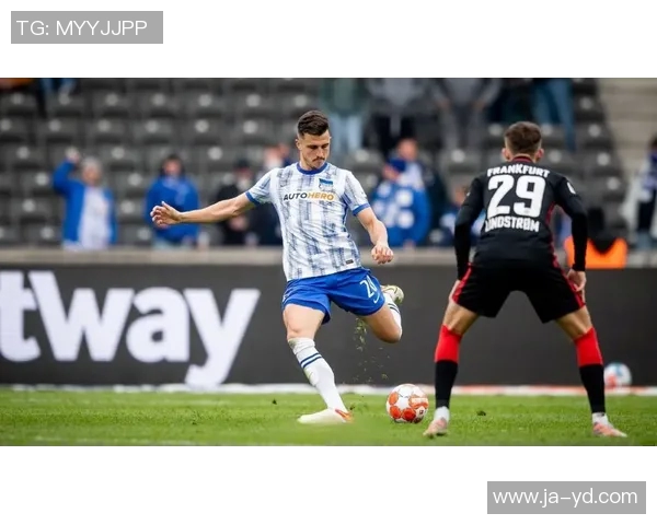 柏林赫塔主场狂胜法兰克福,球迷热情高涨! 柏林赫塔主场狂胜法兰克福,球迷热情高涨!