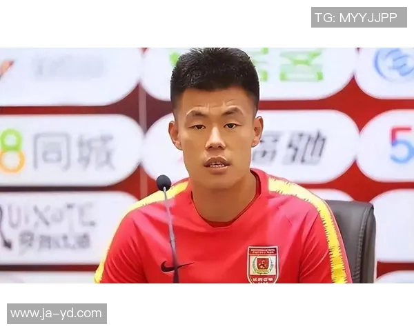 武汉三镇对阵青岛海牛谭龙的精彩对决引发球迷热议与期待